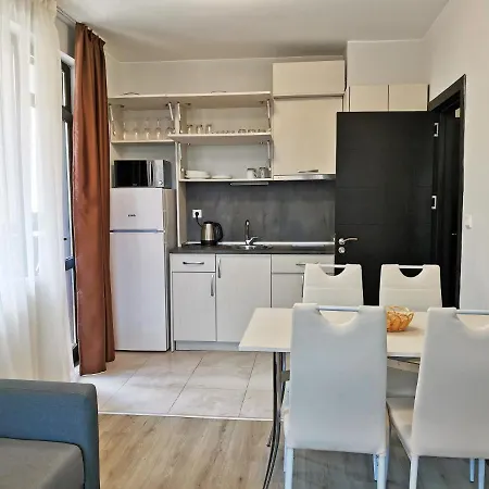Family For Short-term Vacation * بريمورسكو