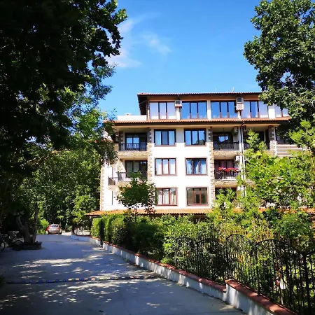 Family For Short-term Vacation Apartment *